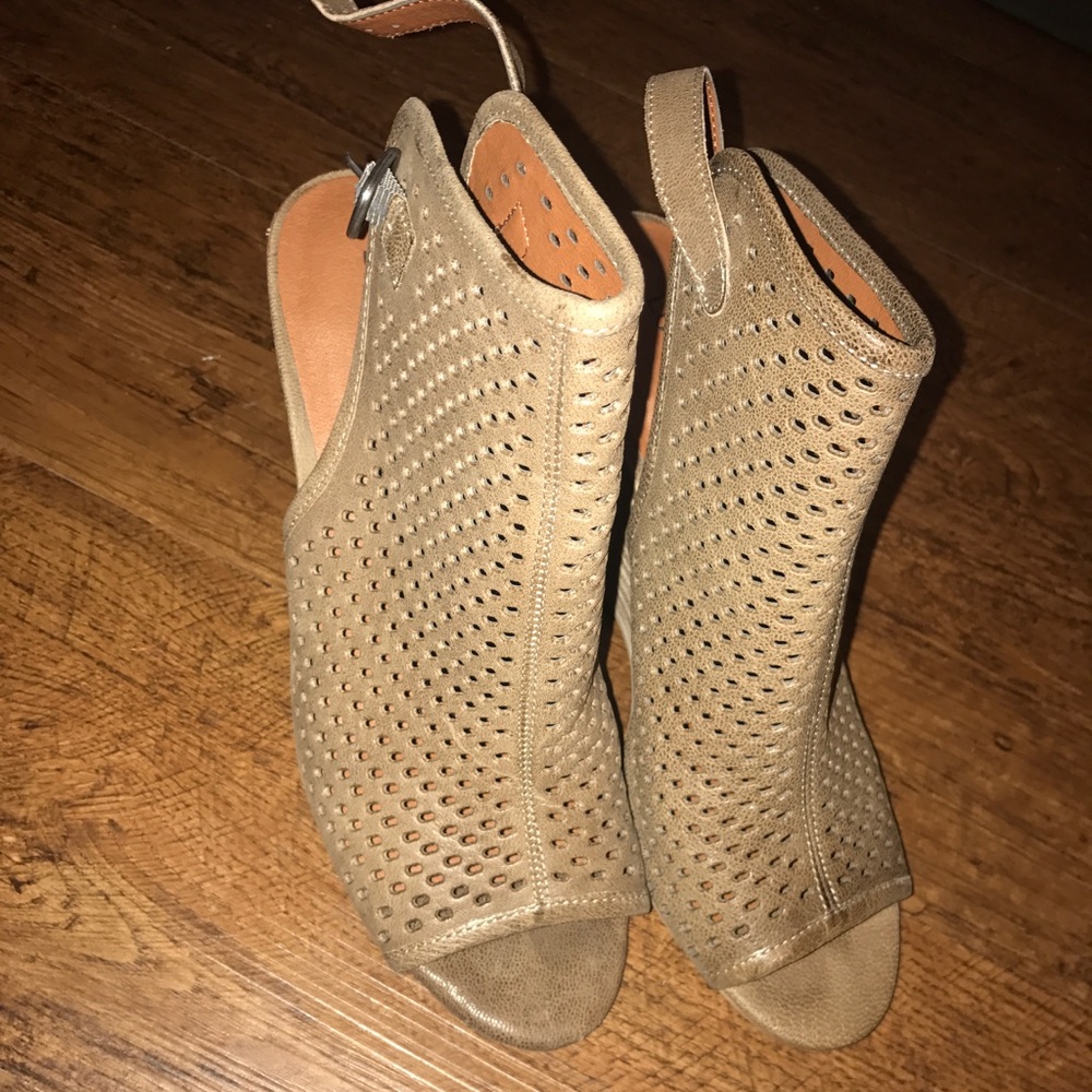 Lucky brand women's peep toe wedge